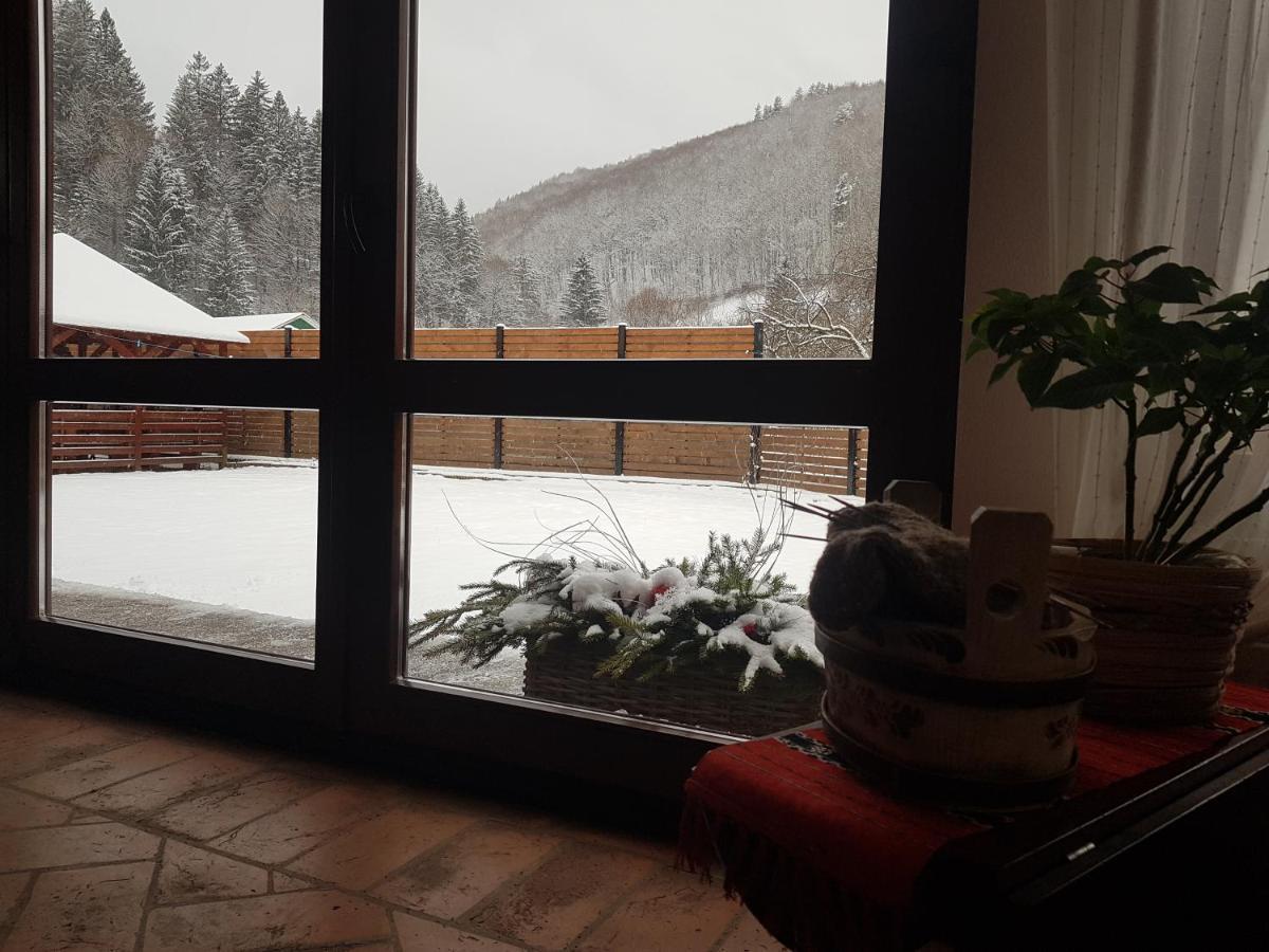 Bed and Breakfast Sura Lu' Vasile. Crivina  Екстер'єр фото