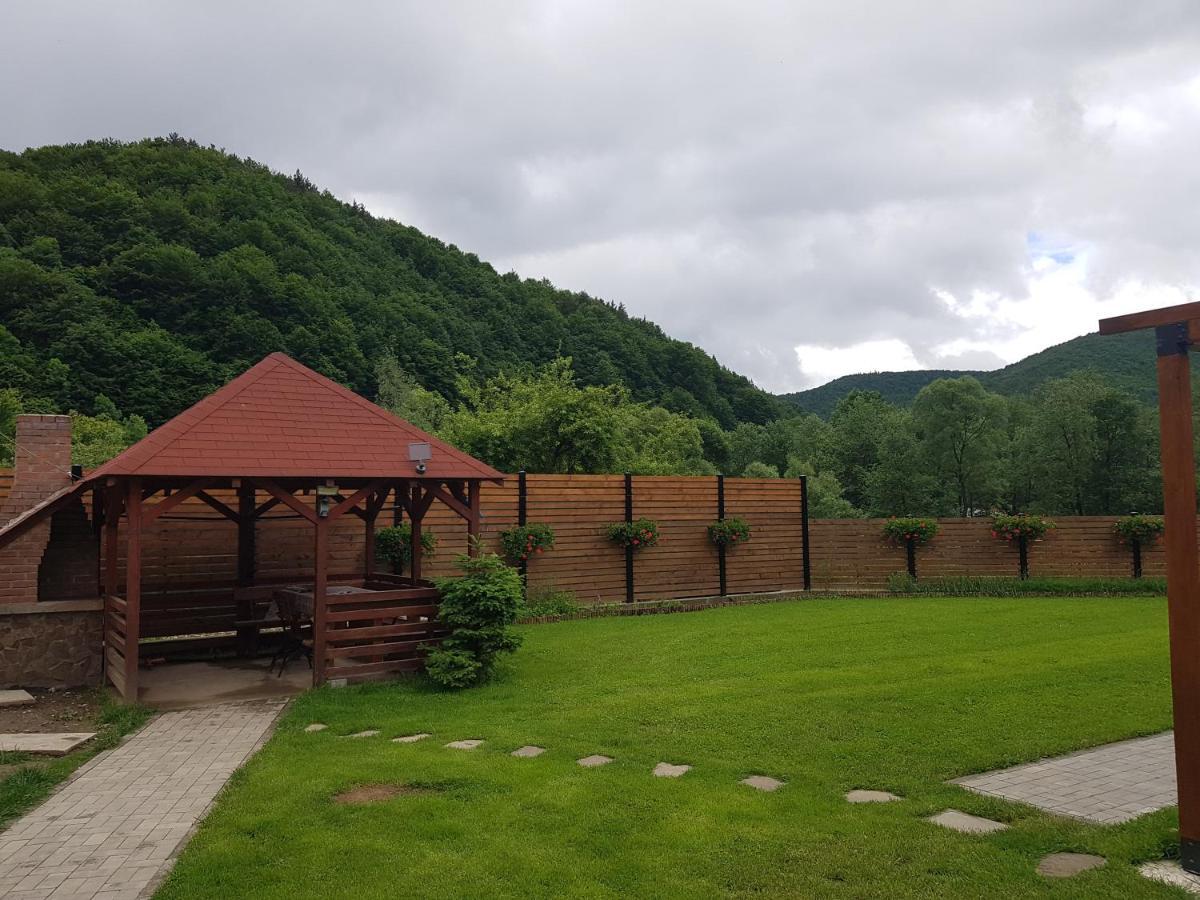 Bed and Breakfast Sura Lu' Vasile. Crivina  Екстер'єр фото
